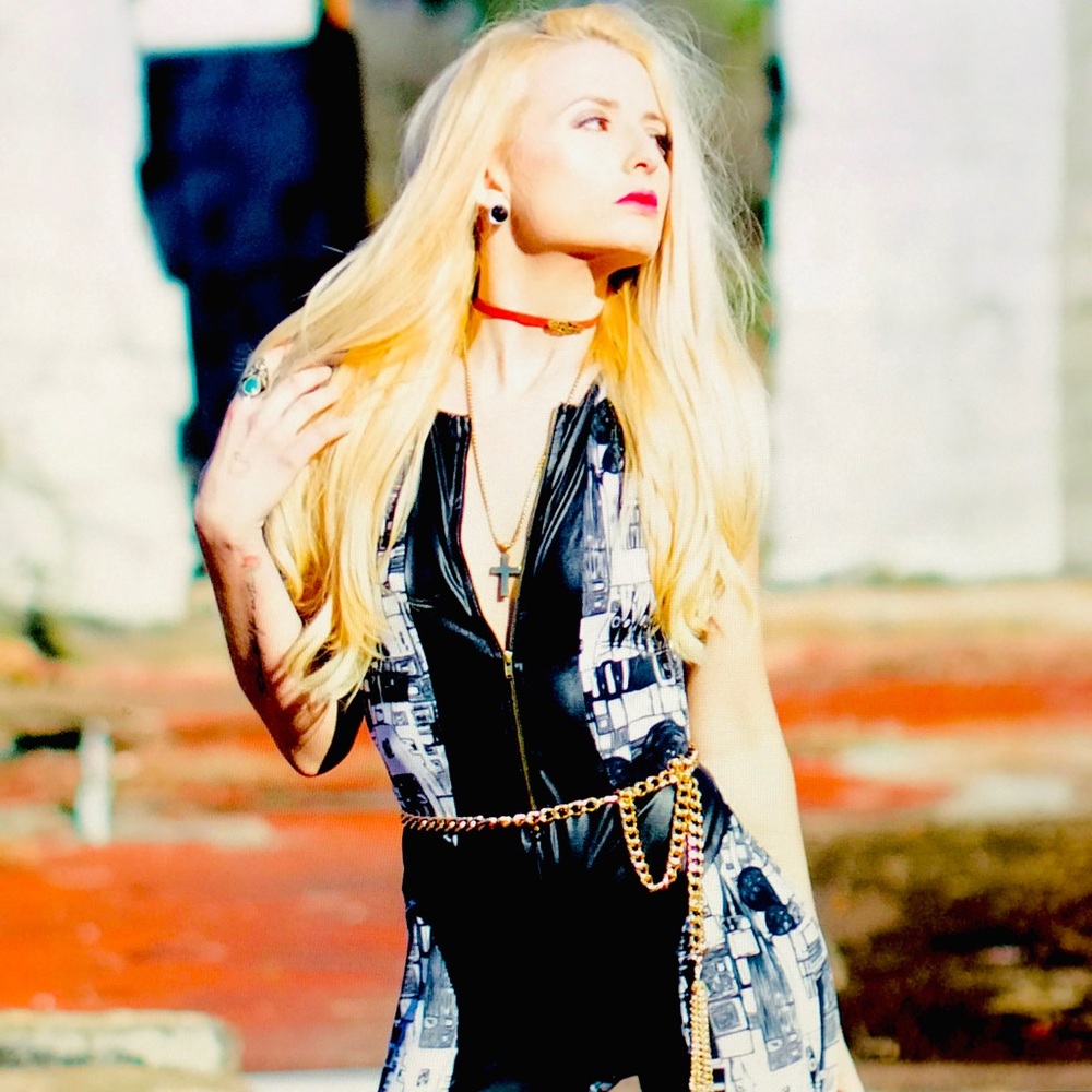 Meet your Posher, Allesa